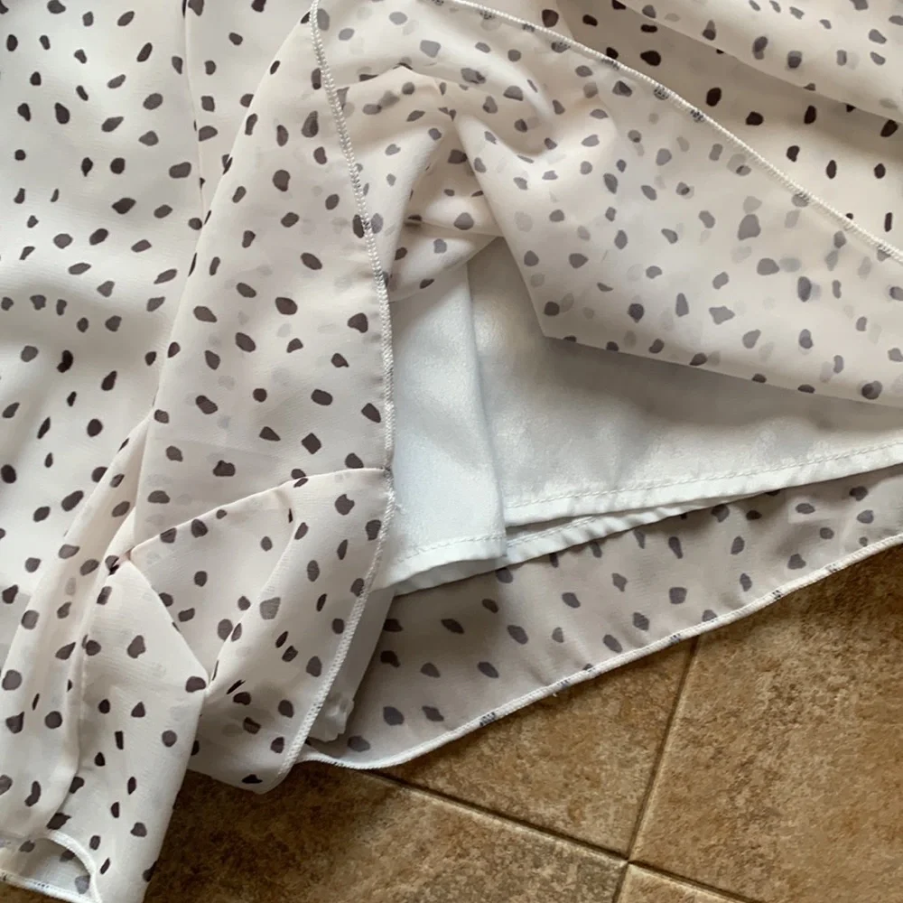 🎉Host Pick🎉 Spotted, Tie-Waist Romper - Picture 5 of 12